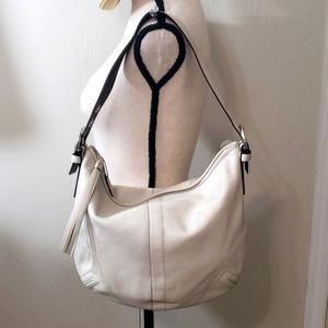 Authentic cream leather hobo coach no e061-8a03 in excellent preowned condition